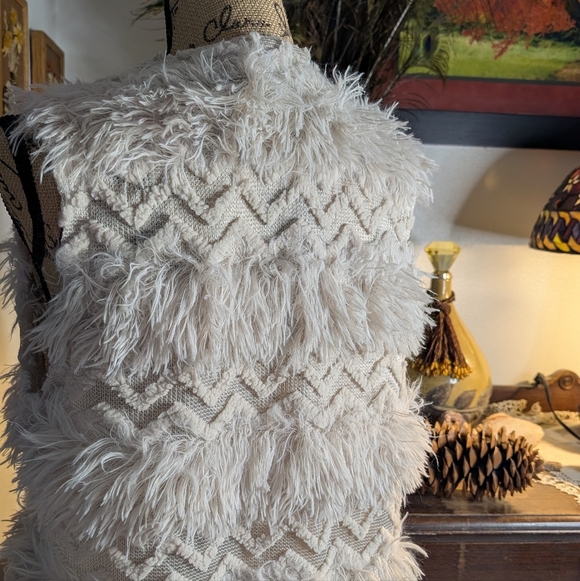 Shaggy Cream Faux Fur Vest - Picture 5 of 9